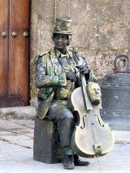 Steet Performer in Cuba 800