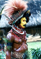 105 Greased up  a Huli Wigman ready for the Sing sing 800