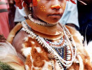 66 Young Tribal Woman at a Sing Sing 800