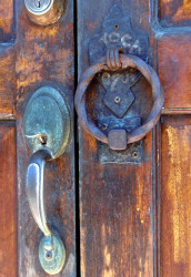 143 wrought iron knocker in granada  nicaragua 800