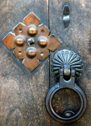 86 brass ring knocker photographed in guateamala 800