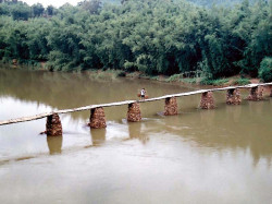 28 foot bridge over a wide river in southern china 800