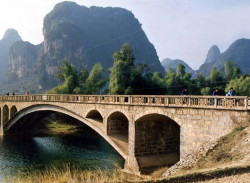 40 bridge across the xi river in yangshou  china 800