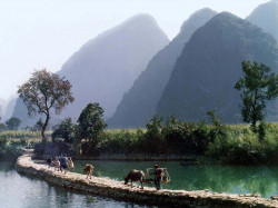 9 foot bridge in southern china near scenic yangshou 800