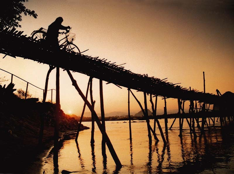 2 bamboo bridge crossing the mekong river in thailand 800aa