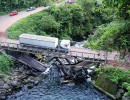 30 new bridge with the old bridge collapsed below in costa rica 800