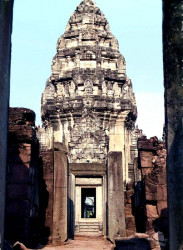 27 600 year old buddhist ruins in  thailand 800