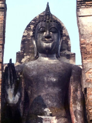 35 statue of buddha near the ruins of phra that phu pek 800
