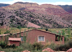 10 adobe home in the desert of northern argentina 800