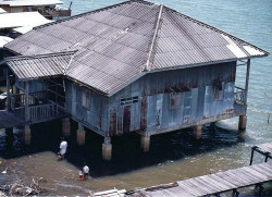 19 river home built on stilts in thailand 800