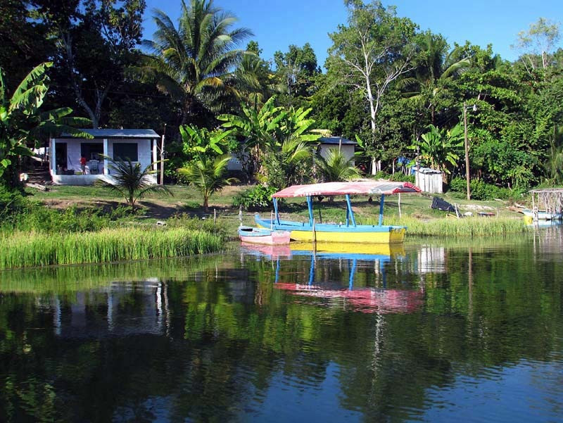 9 island home on lake peten itza in guatemala near tikal 800