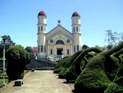 4 costa ricas famous church in zarcero 800